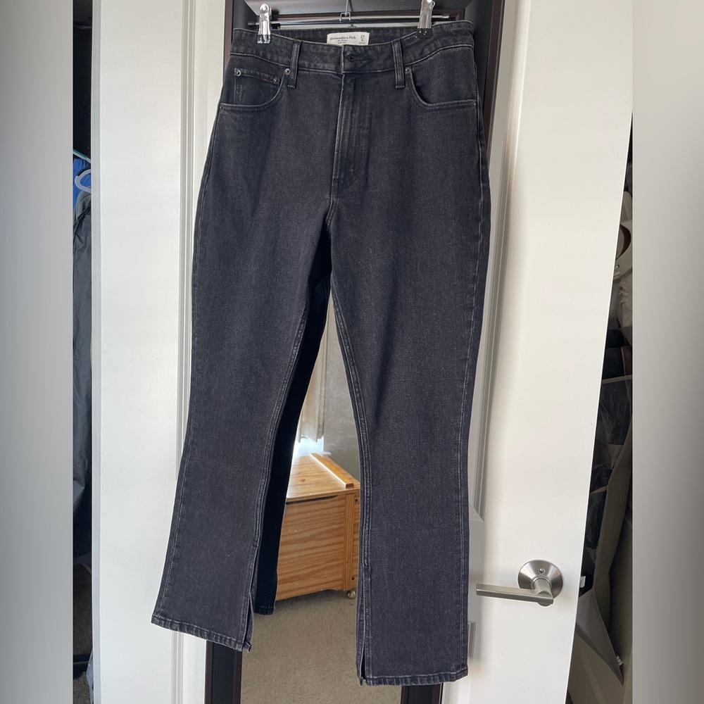 A&F CURVE LOVE Size 27S/4S The Skinny High Rise Jeans (Black)